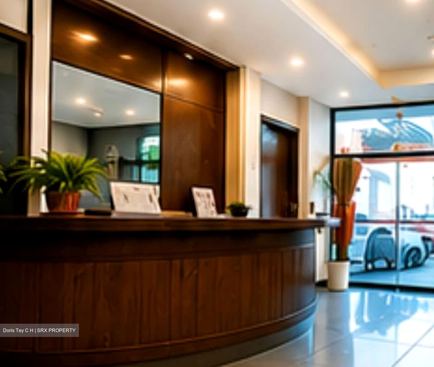 Golden Royal Hotel (D8), Retail #576172291